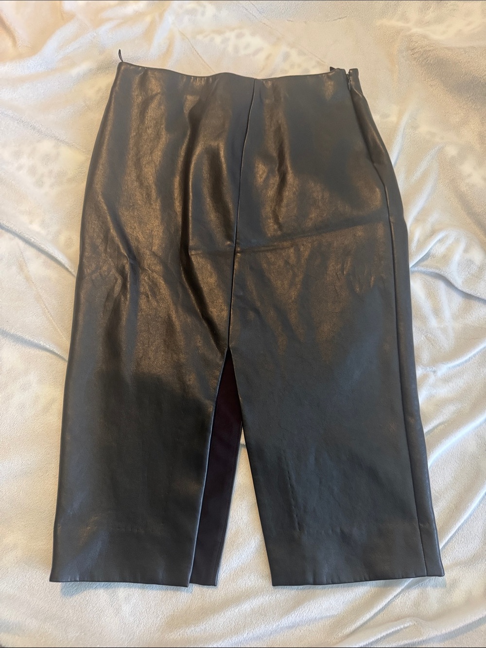 Aritzia Babaton vegan leather skirt